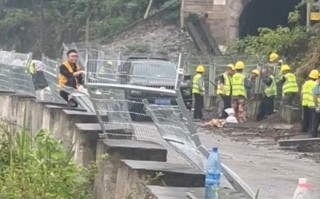 湖南焦柳铁路事故段已开始加装防护网|界面新闻 · 中国